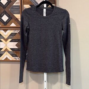 ALO Yoga Alosoft Finesse Long Sleeve Tee Dark Heather Grey XS EUC